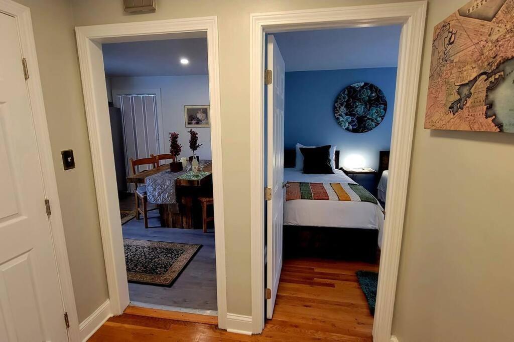 Unique & Peaceful Boston Home エクステリア 写真