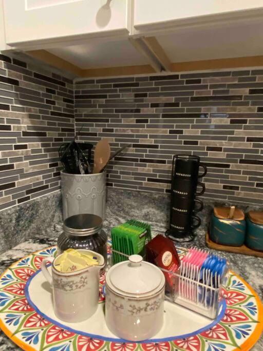 Unique & Peaceful Boston Home エクステリア 写真