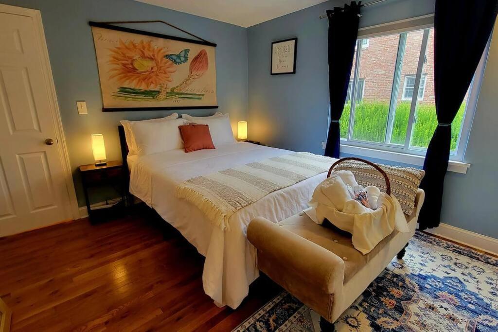 Unique & Peaceful Boston Home エクステリア 写真