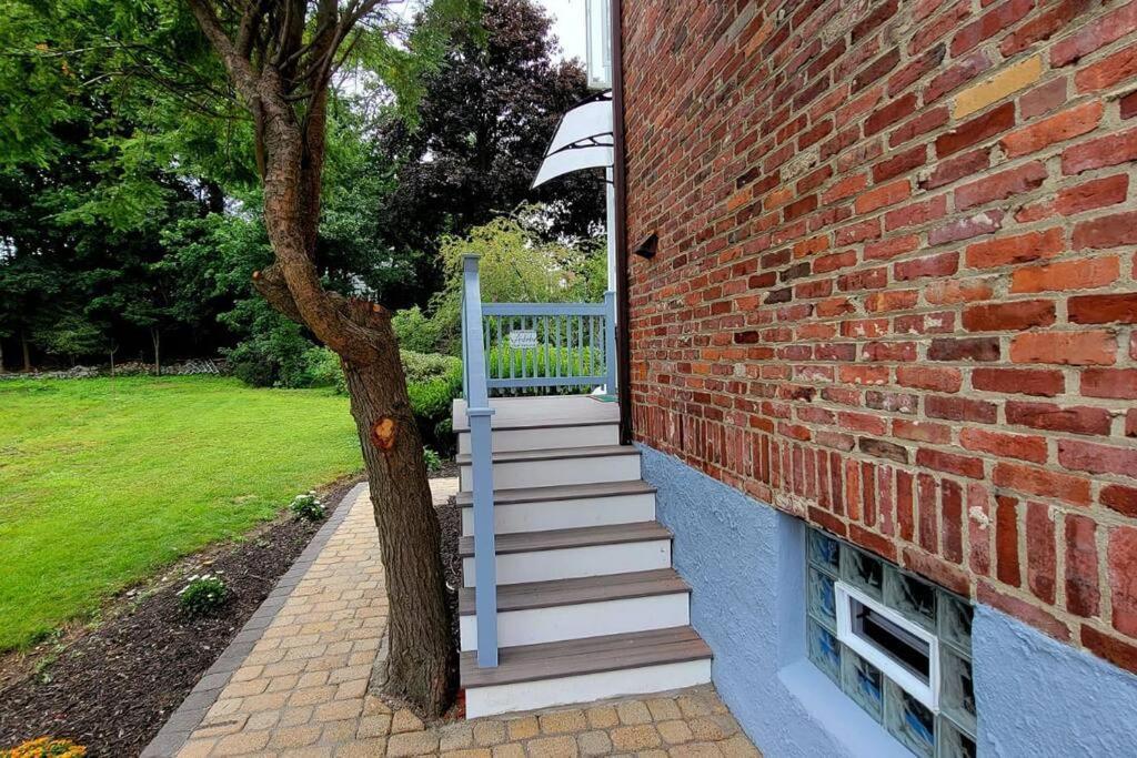 Unique & Peaceful Boston Home エクステリア 写真
