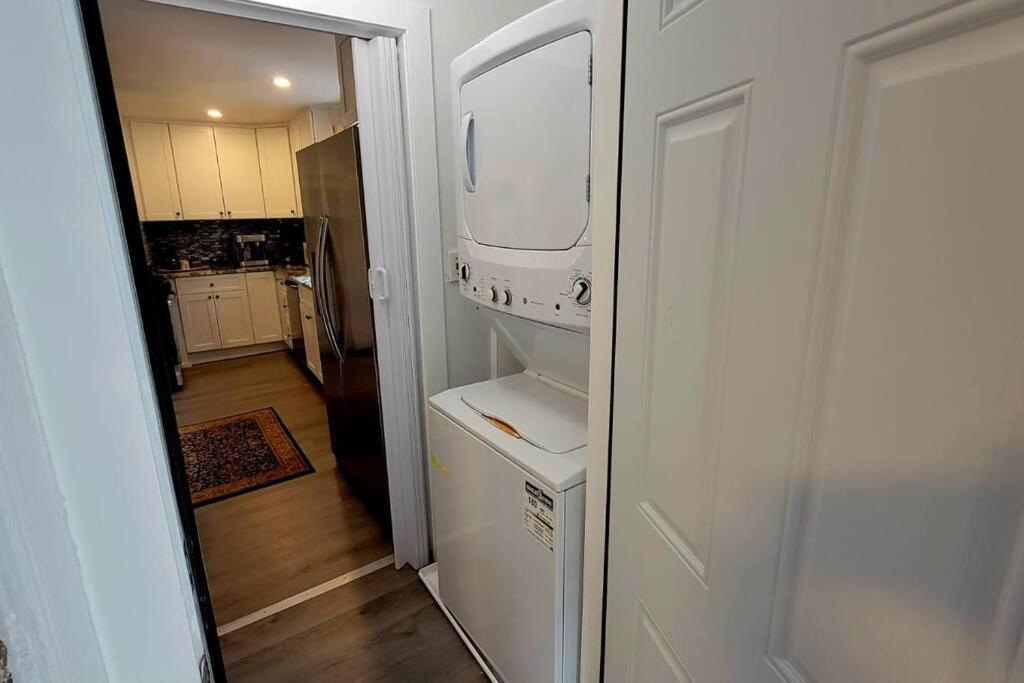 Unique & Peaceful Boston Home エクステリア 写真