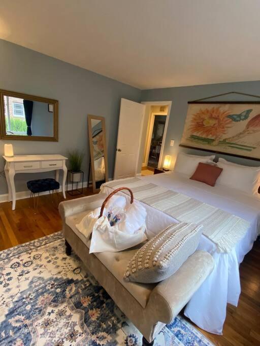 Unique & Peaceful Boston Home エクステリア 写真