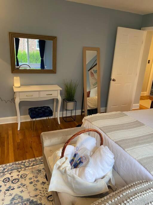 Unique & Peaceful Boston Home エクステリア 写真