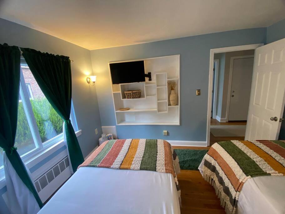 Unique & Peaceful Boston Home エクステリア 写真