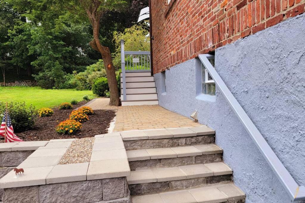 Unique & Peaceful Boston Home エクステリア 写真