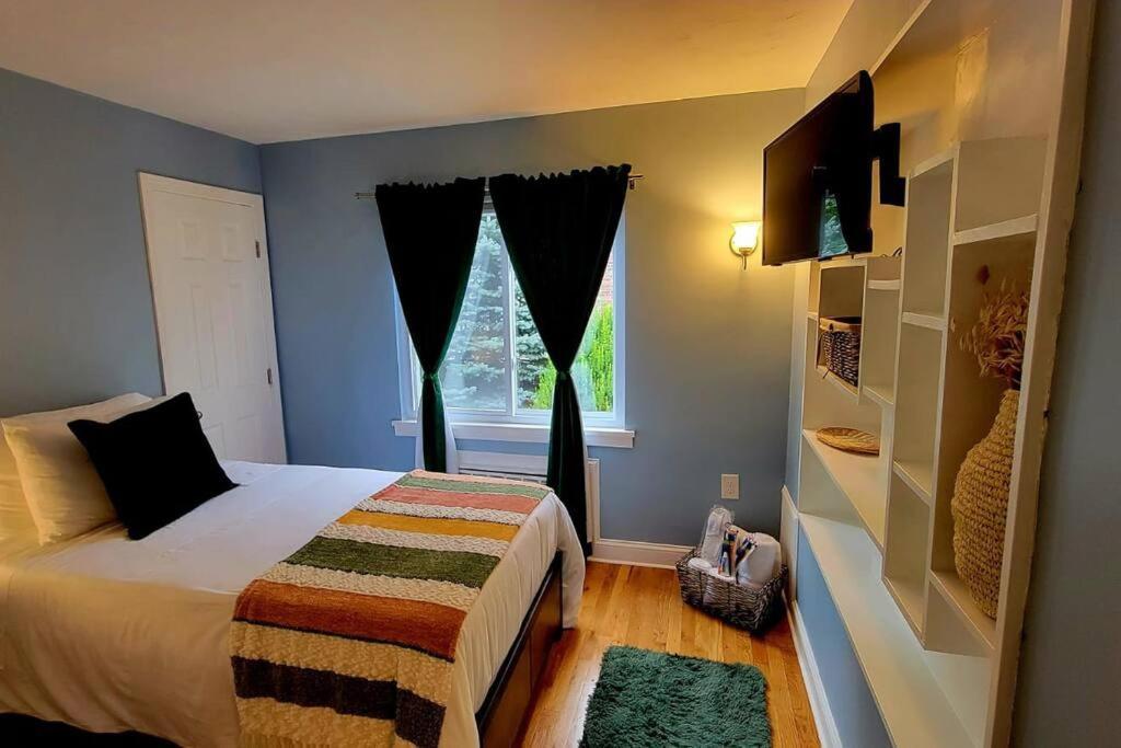 Unique & Peaceful Boston Home エクステリア 写真