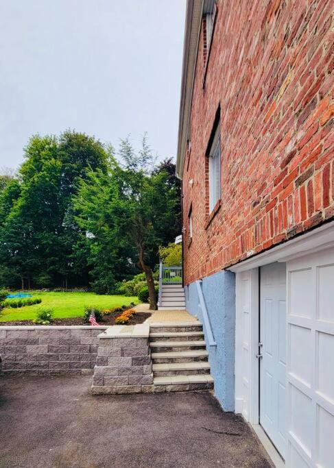 Unique & Peaceful Boston Home エクステリア 写真