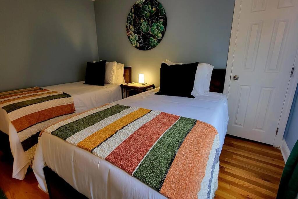 Unique & Peaceful Boston Home エクステリア 写真