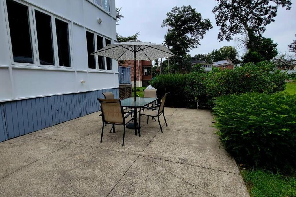 Unique & Peaceful Boston Home エクステリア 写真