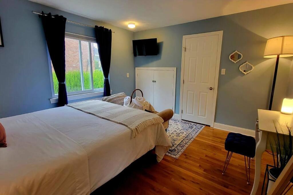 Unique & Peaceful Boston Home エクステリア 写真